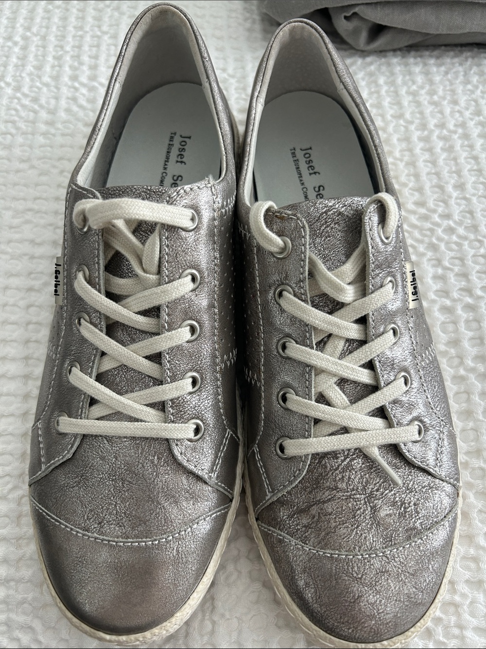 Josef Siebel gum sole leather metallic sneaker in platinum nwot